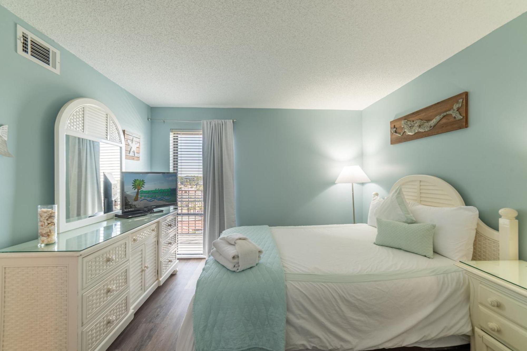 Edgewater 3-705 'the Salty Mermaid' *